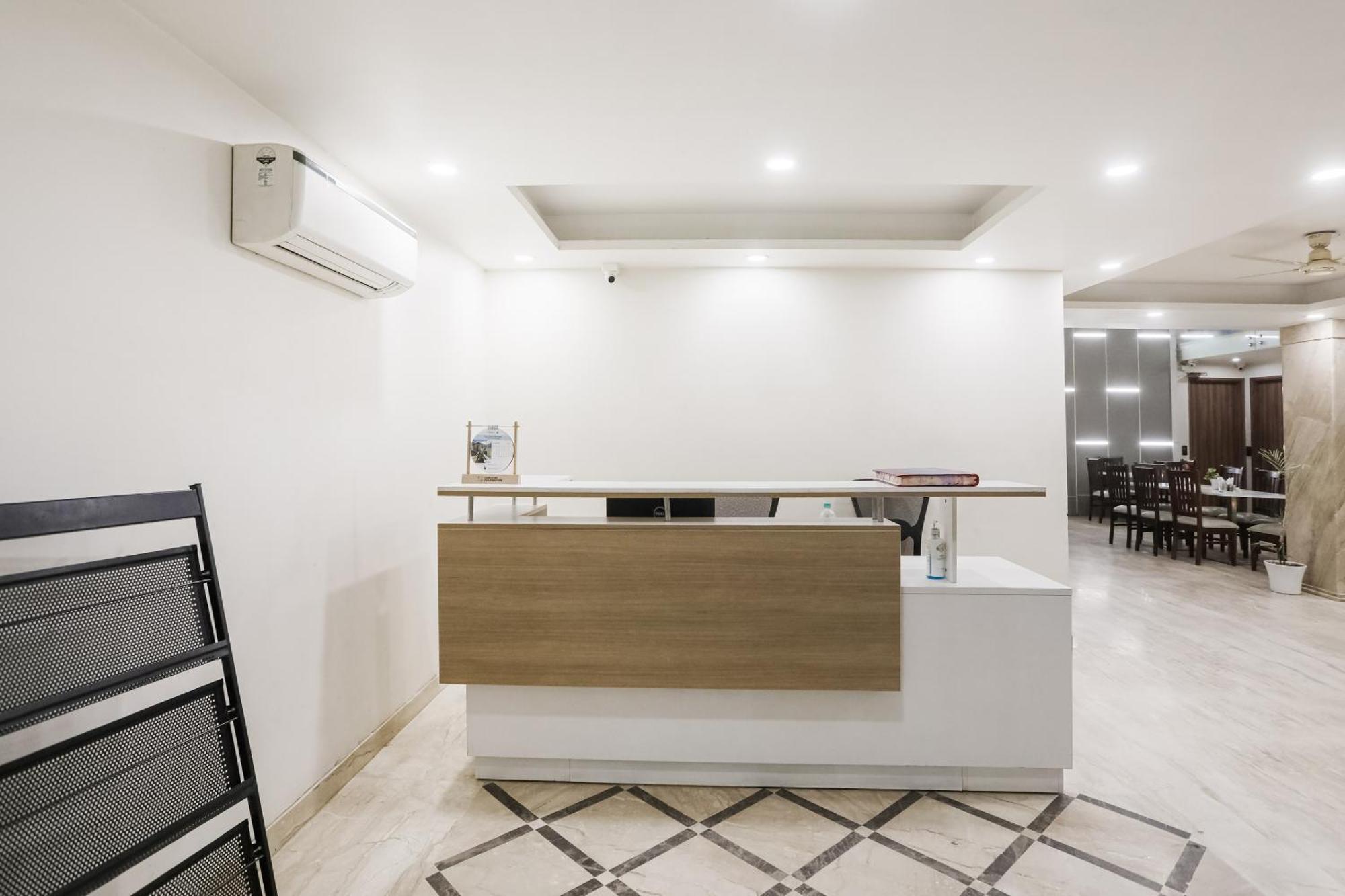 Townhouse The Amv Hotel Гургаон Екстериор снимка