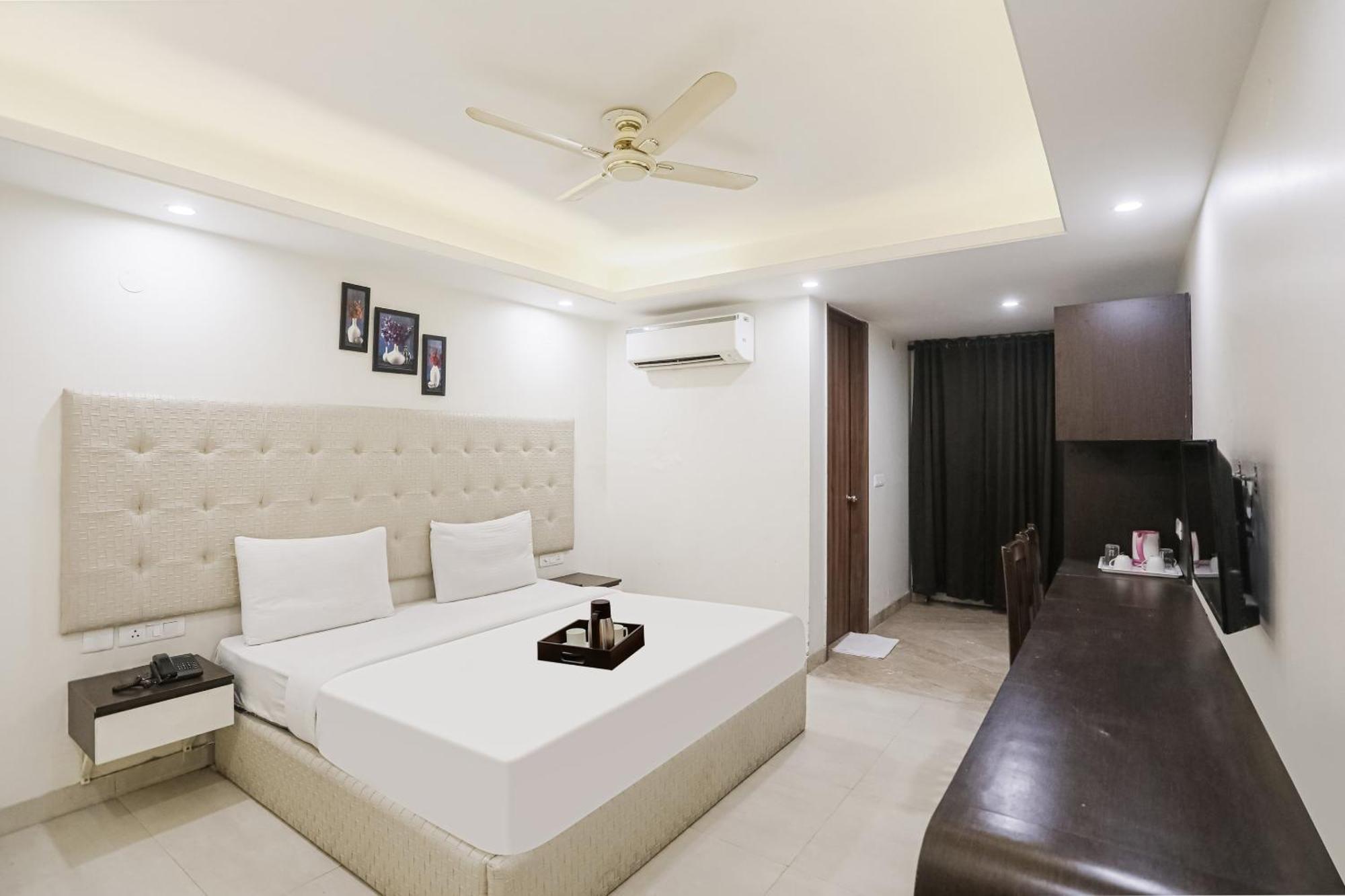 Townhouse The Amv Hotel Гургаон Екстериор снимка
