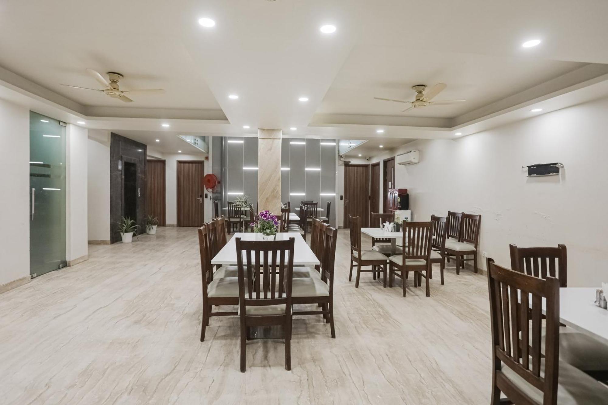 Townhouse The Amv Hotel Гургаон Екстериор снимка