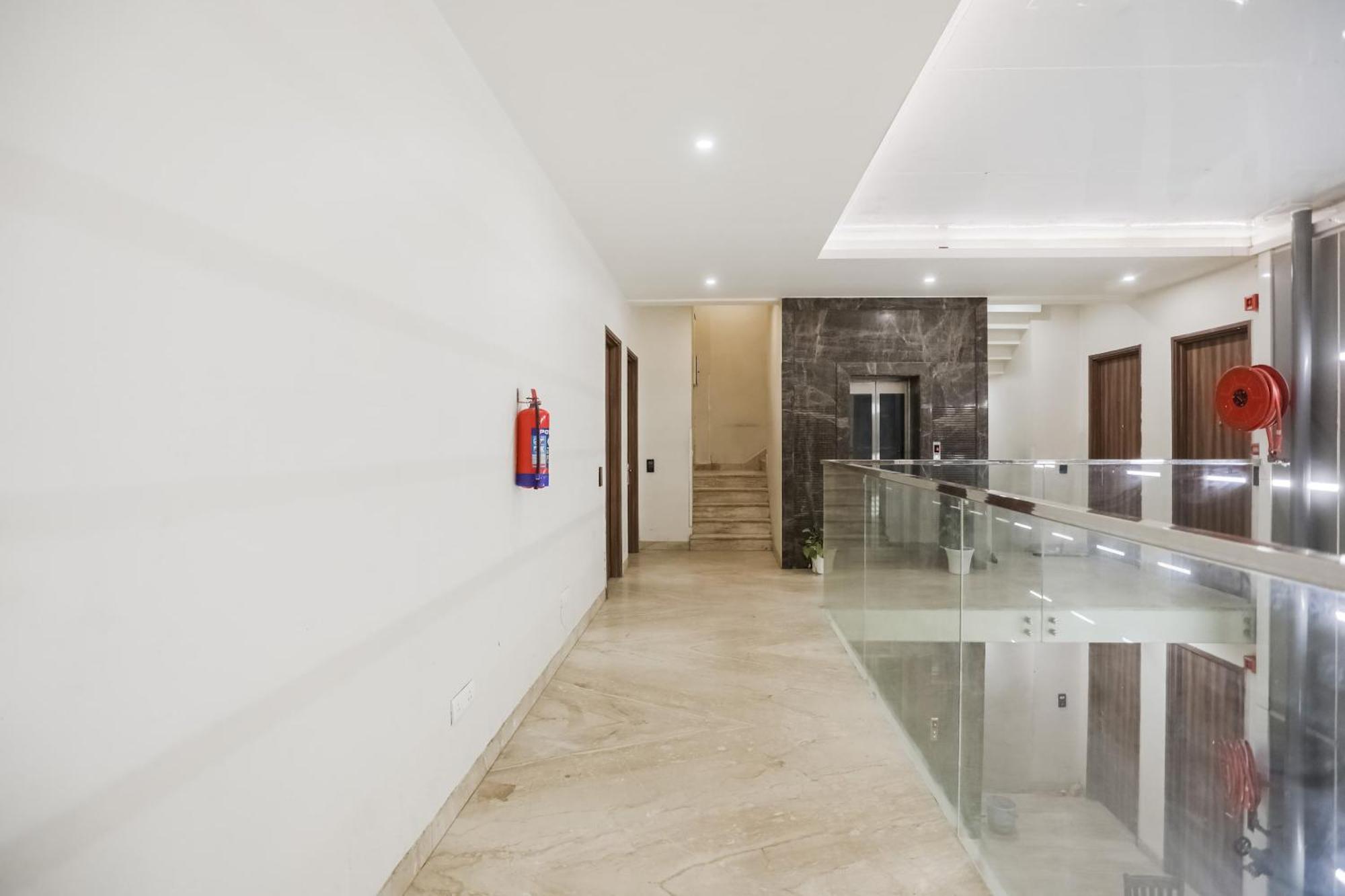 Townhouse The Amv Hotel Гургаон Екстериор снимка