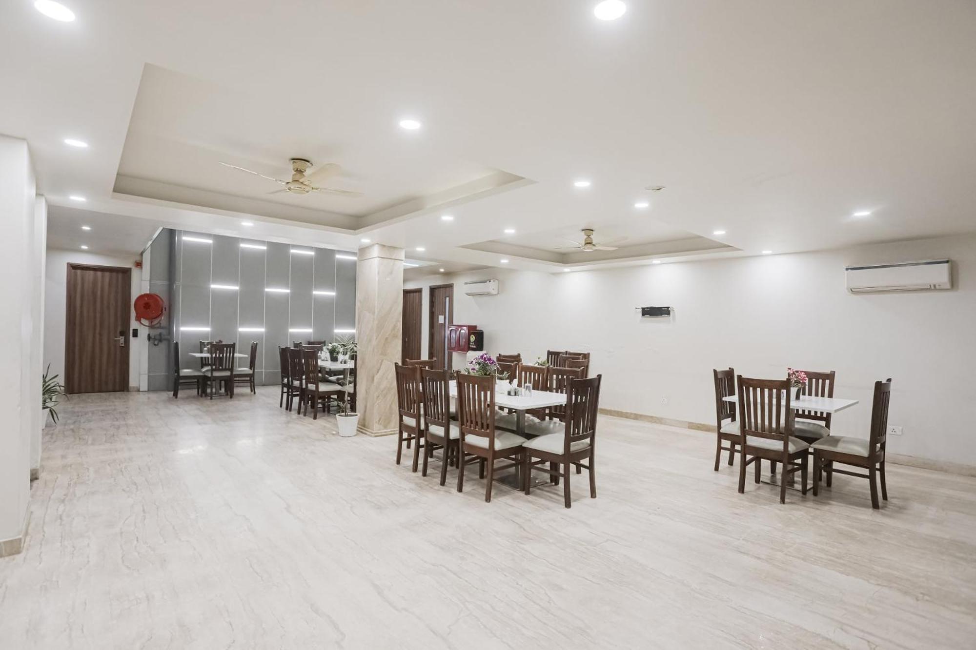 Townhouse The Amv Hotel Гургаон Екстериор снимка