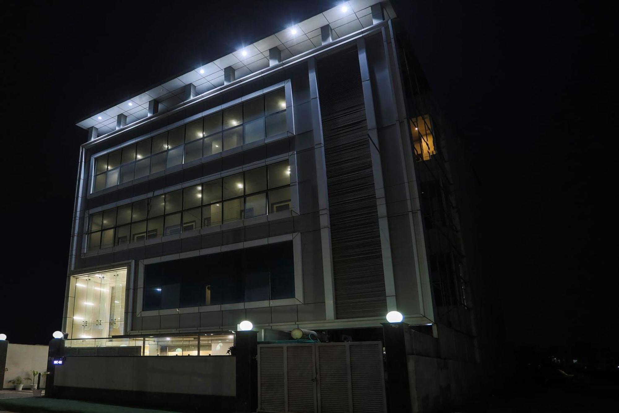 Townhouse The Amv Hotel Гургаон Екстериор снимка