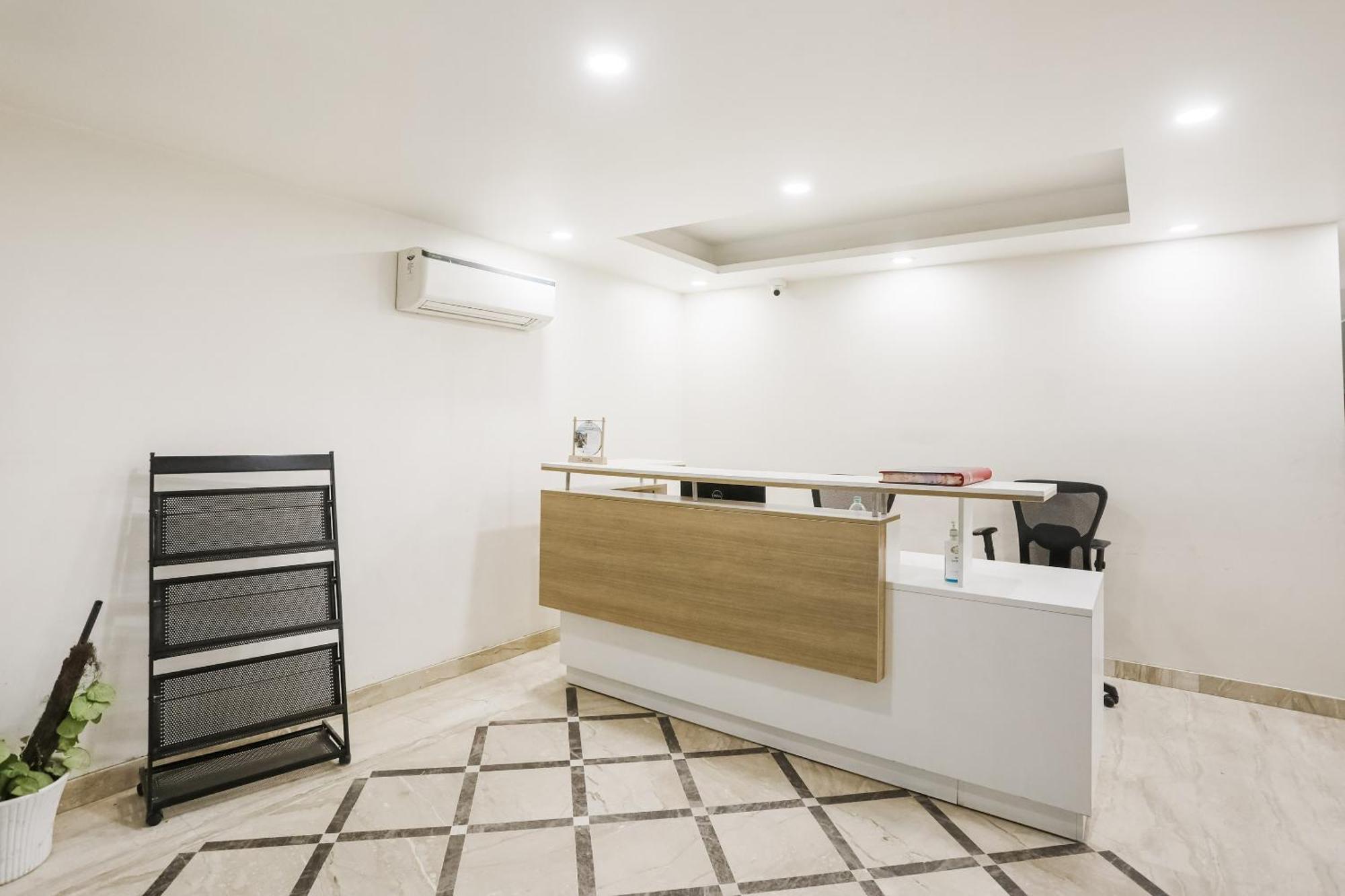 Townhouse The Amv Hotel Гургаон Екстериор снимка