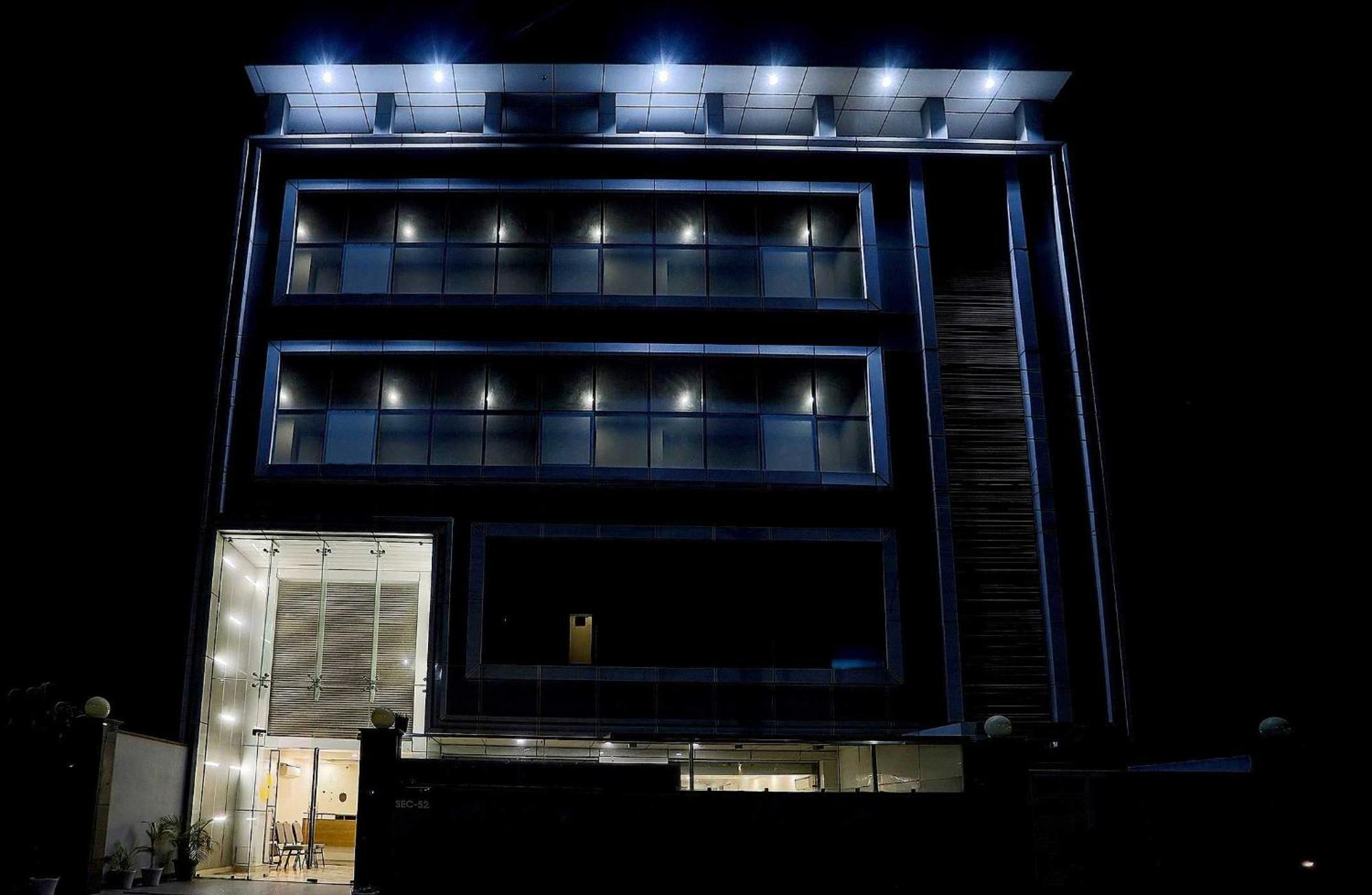 Townhouse The Amv Hotel Гургаон Екстериор снимка