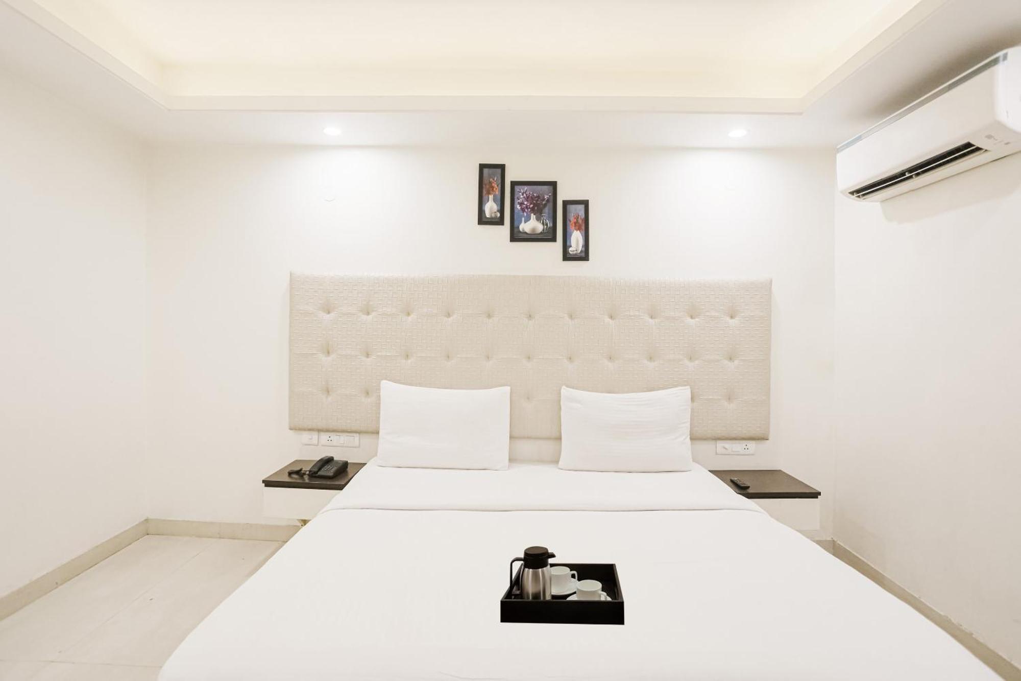 Townhouse The Amv Hotel Гургаон Екстериор снимка